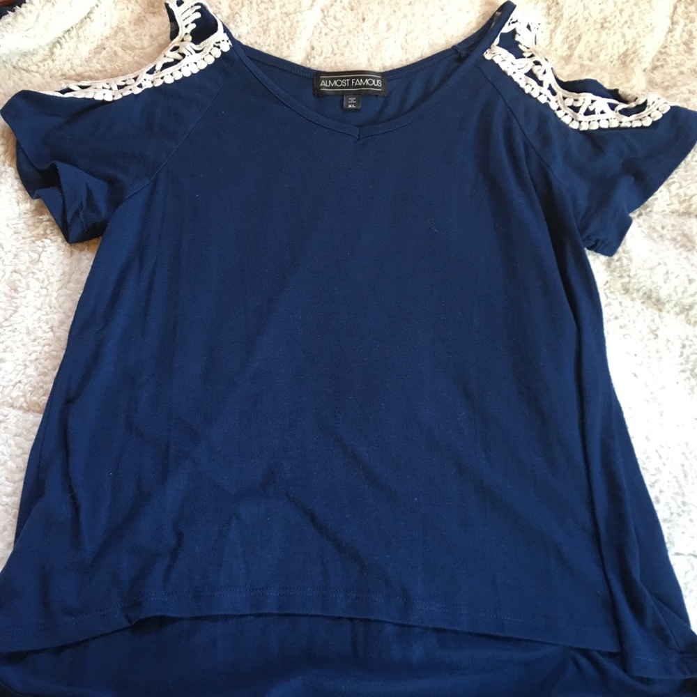 Almost Famous XL Cold Shoulder Blouse